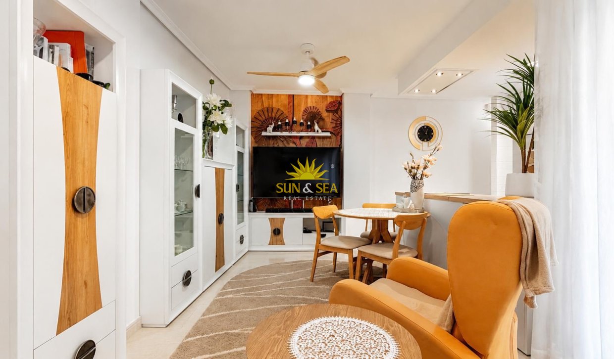 Resale - Apartment - Torrevieja - Centro