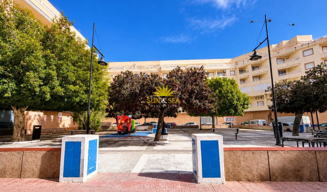 Resale - Apartment - Torrevieja - Centro