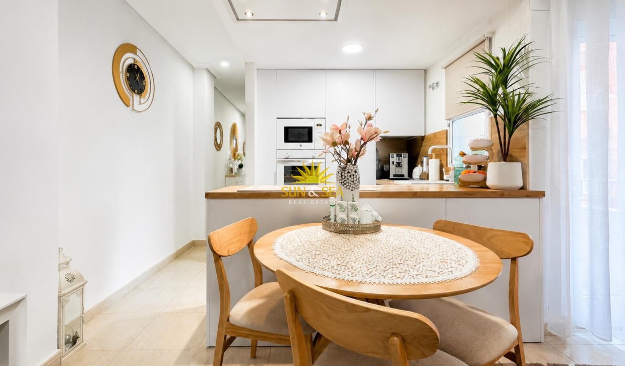 Resale - Apartment - Torrevieja - Centro