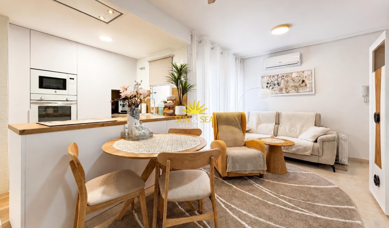 Resale - Apartment - Torrevieja - Centro
