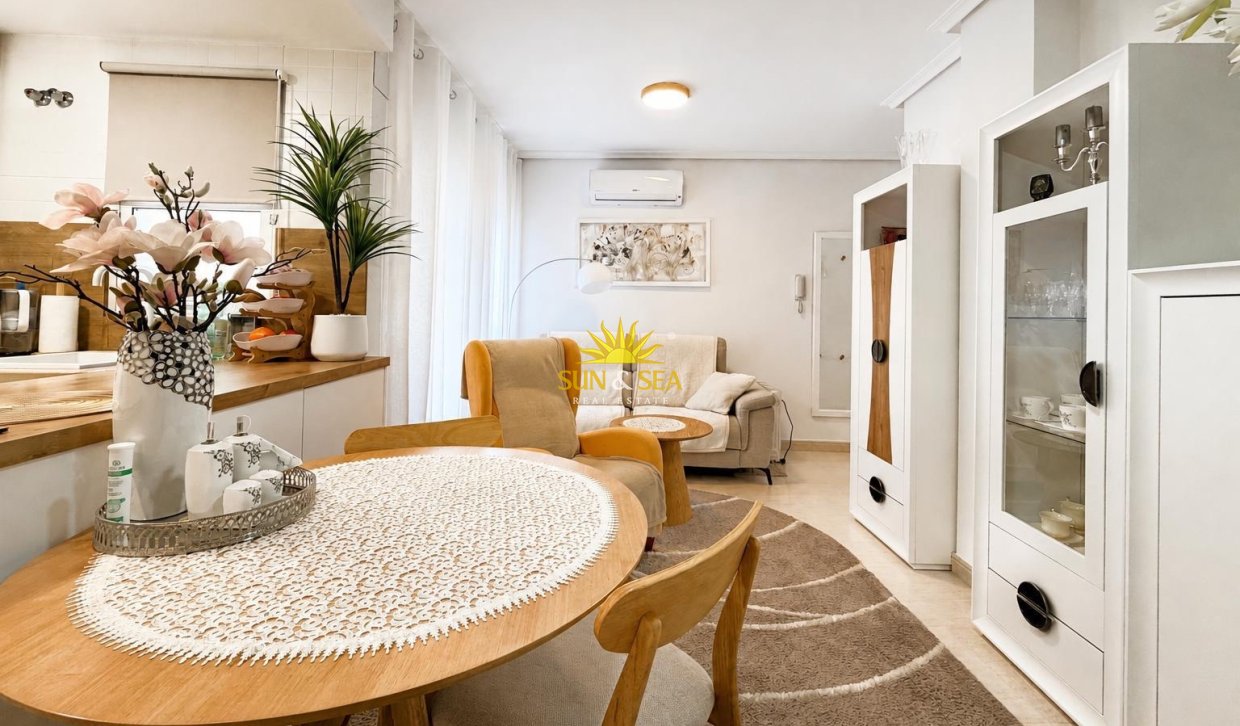Resale - Apartment - Torrevieja - Centro