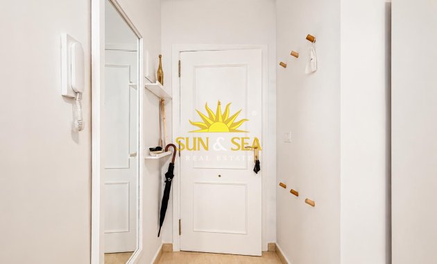Resale - Apartment - Torrevieja - Centro