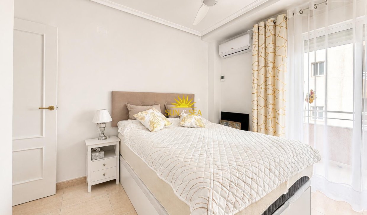 Resale - Apartment - Torrevieja - Centro