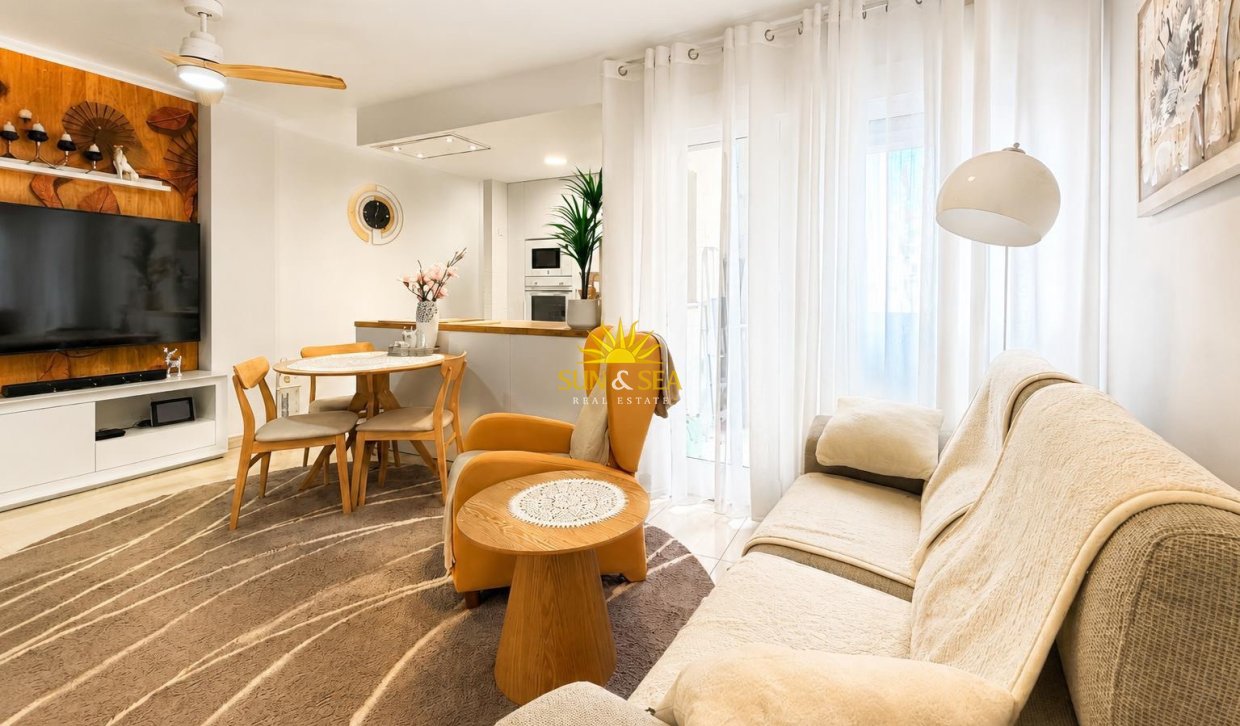 Resale - Apartment - Torrevieja - Centro