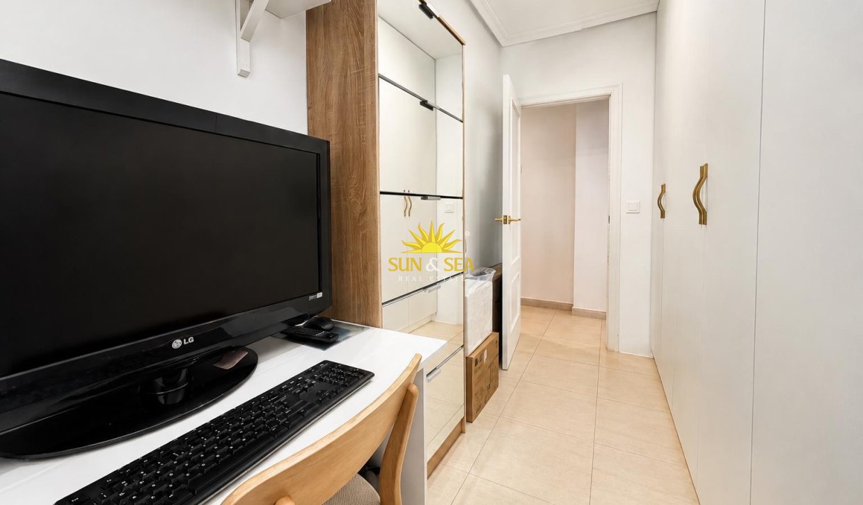 Resale - Apartment - Torrevieja - Centro