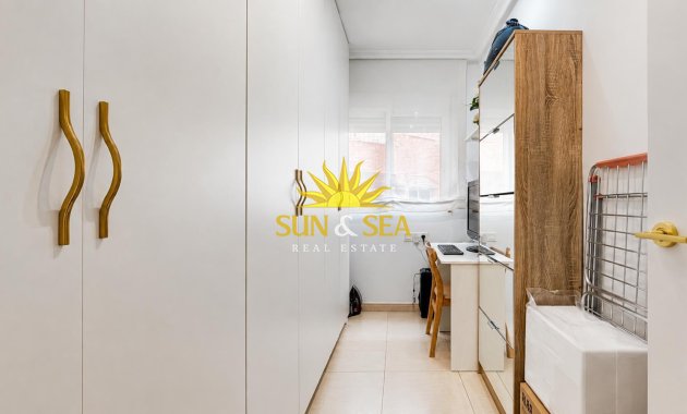 Resale - Apartment - Torrevieja - Centro