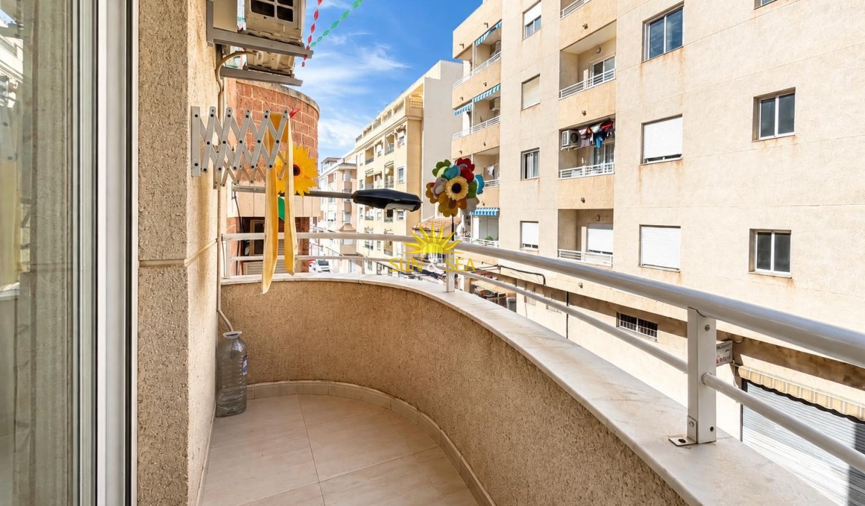 Resale - Apartment - Torrevieja - Centro