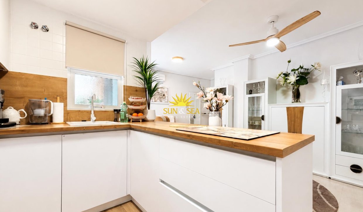 Resale - Apartment - Torrevieja - Centro