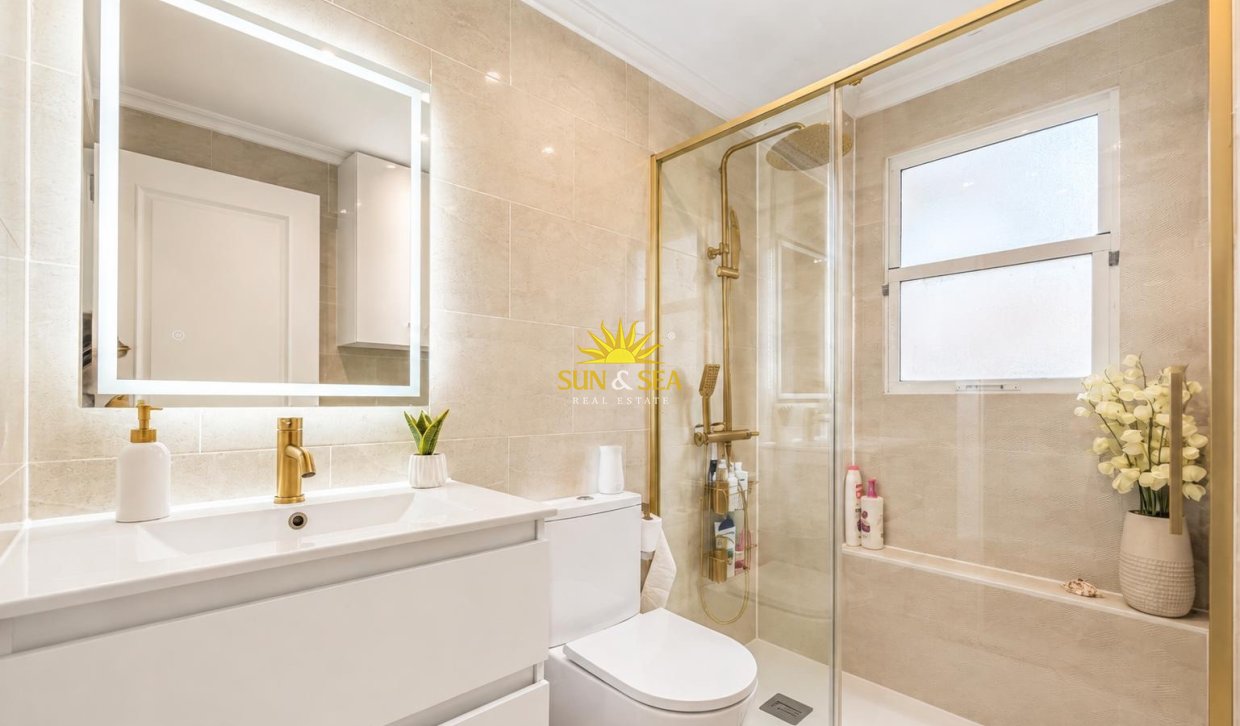 Resale - Apartment - Torrevieja - Centro