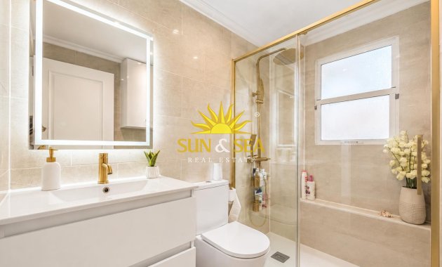 Resale - Apartment - Torrevieja - Centro