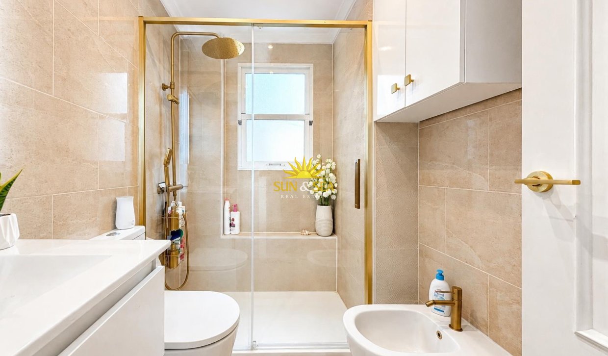 Resale - Apartment - Torrevieja - Centro
