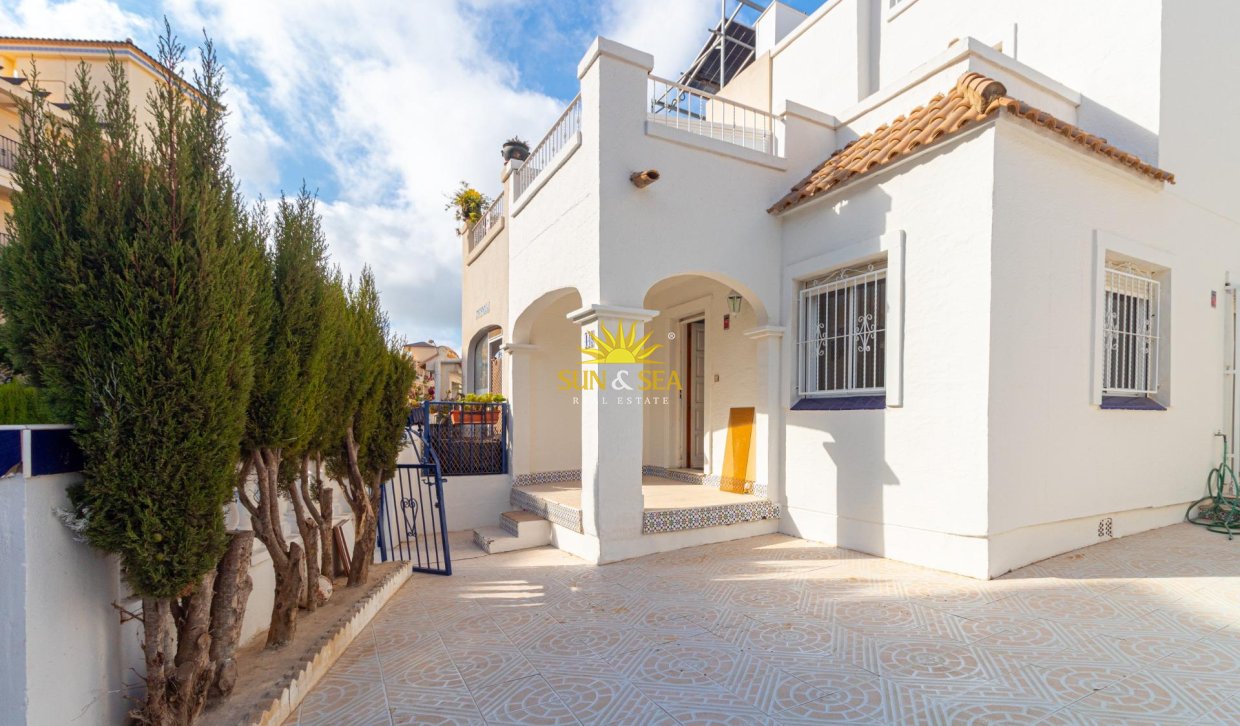 Wiederverkauf - Villa / Doppelhaushälfte - Orihuela Costa - La Florida