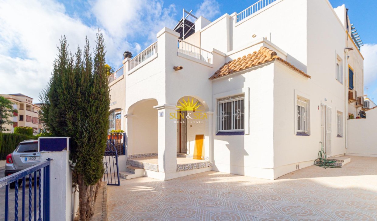 Wiederverkauf - Villa / Doppelhaushälfte - Orihuela Costa - La Florida
