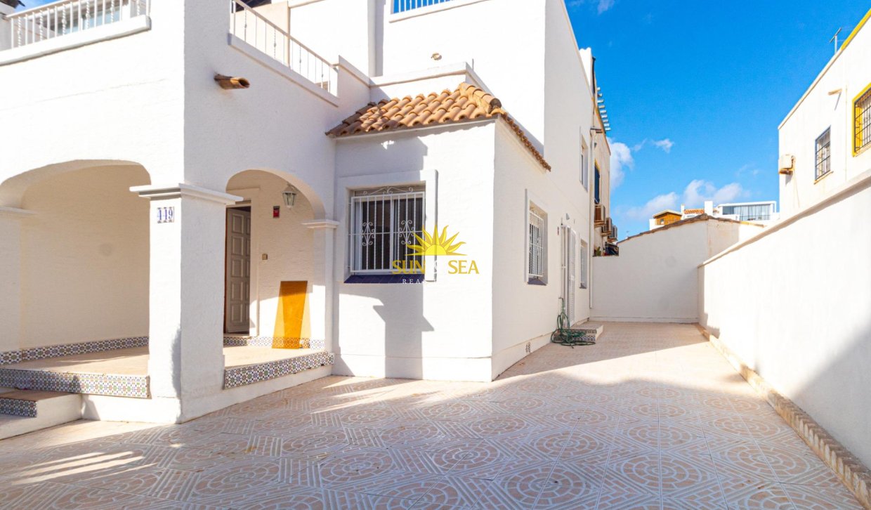 Wiederverkauf - Villa / Doppelhaushälfte - Orihuela Costa - La Florida