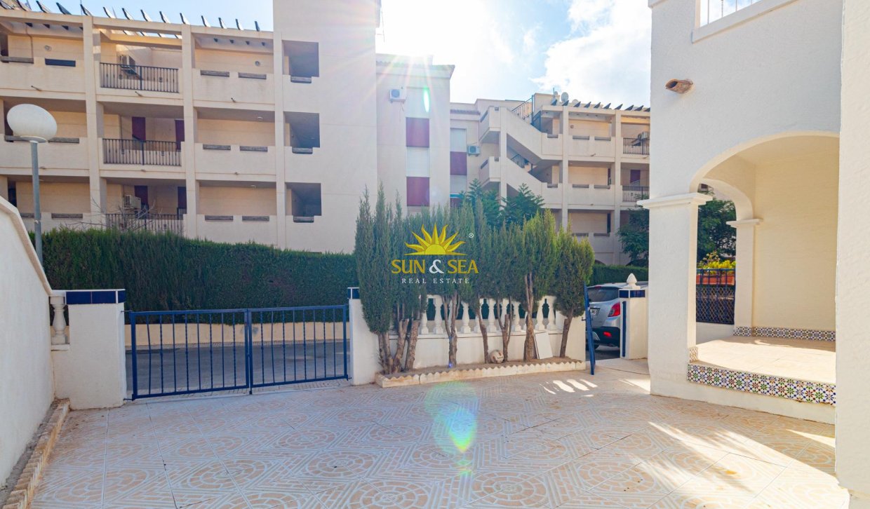 Wiederverkauf - Villa / Doppelhaushälfte - Orihuela Costa - La Florida