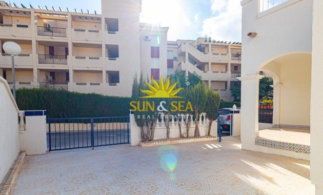 Wiederverkauf - Villa / Doppelhaushälfte - Orihuela Costa - La Florida