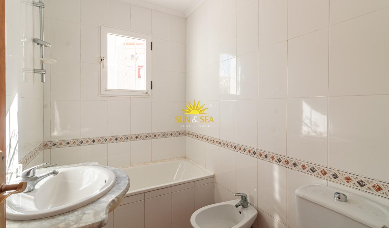 Wiederverkauf - Villa / Doppelhaushälfte - Orihuela Costa - La Florida