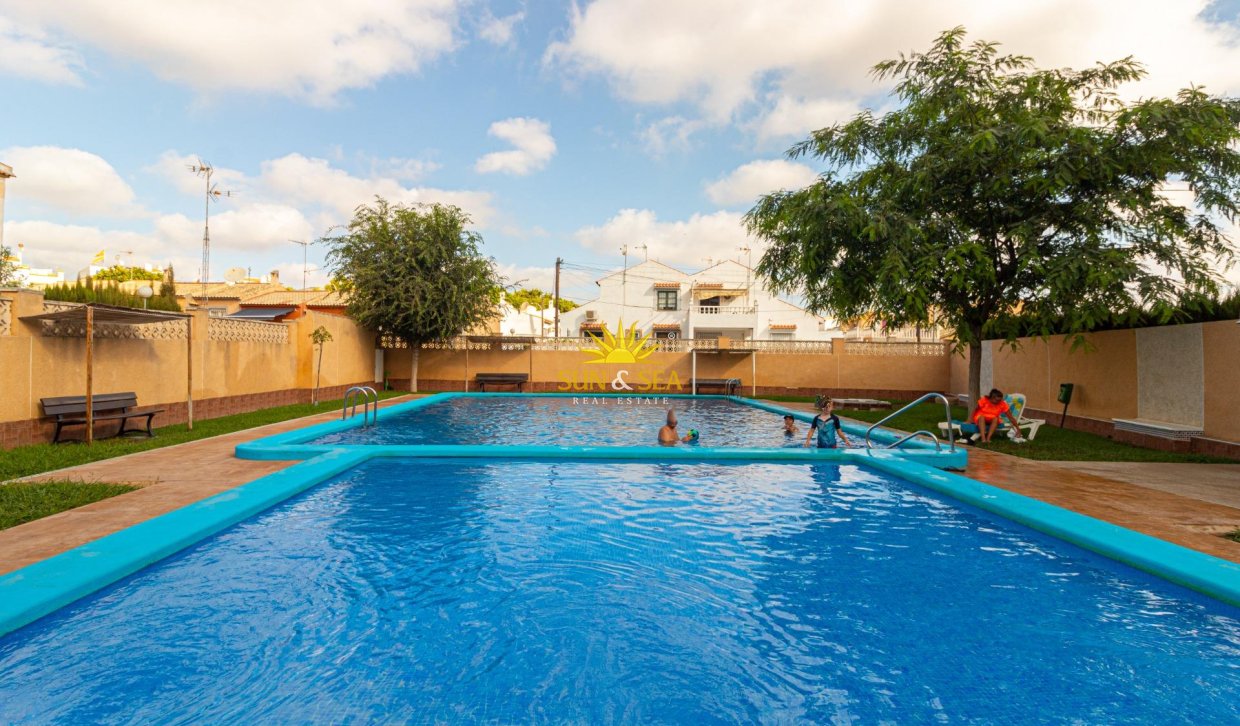 Wiederverkauf - Villa / Doppelhaushälfte - Orihuela Costa - La Florida