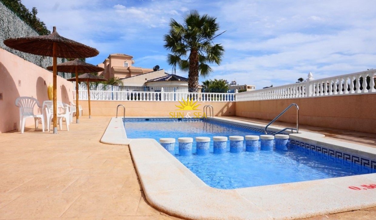 Resale - Villa - Orihuela Costa - Playa Flamenca
