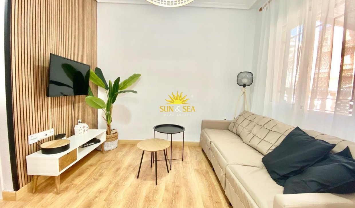 Resale - Villa - Orihuela Costa - Playa Flamenca