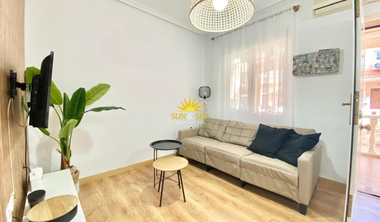 Resale - Villa - Orihuela Costa - Playa Flamenca