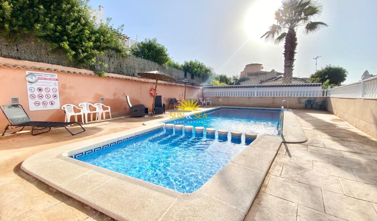 Resale - Villa - Orihuela Costa - Playa Flamenca