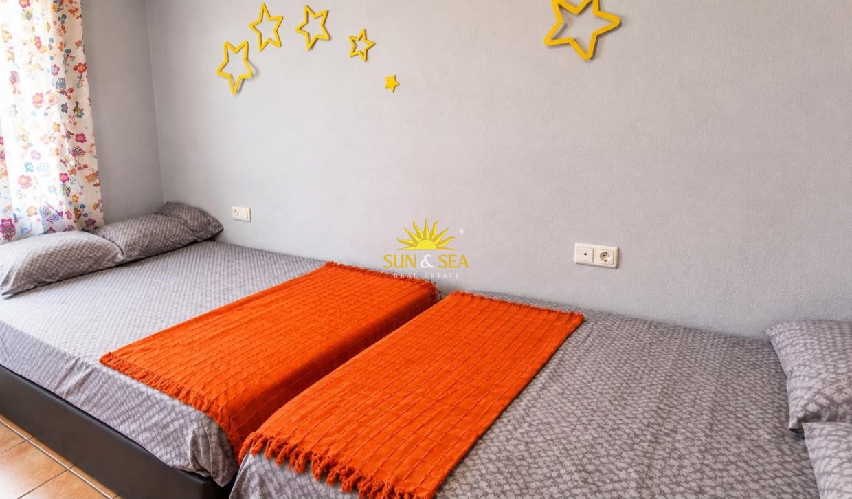 Resale - Apartment - Torrevieja - Acequion