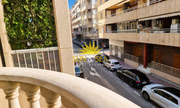 Resale - Apartment - Torrevieja - Acequion