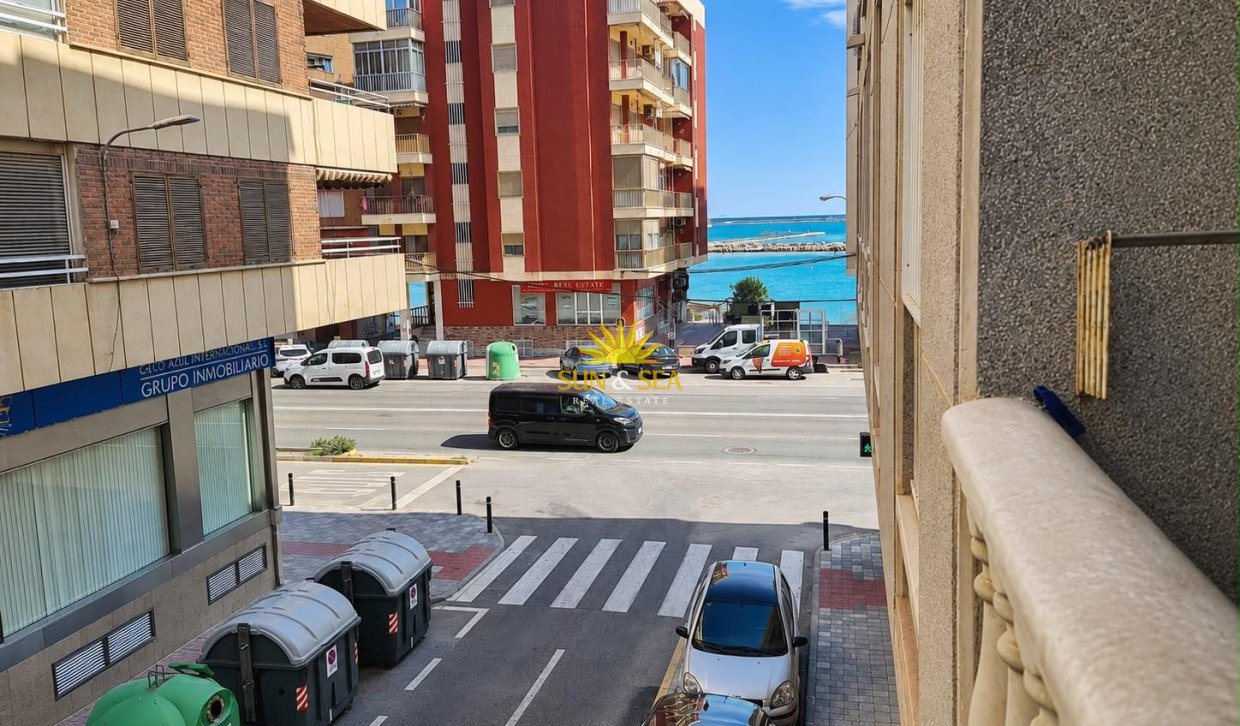 Resale - Apartment - Torrevieja - Acequion