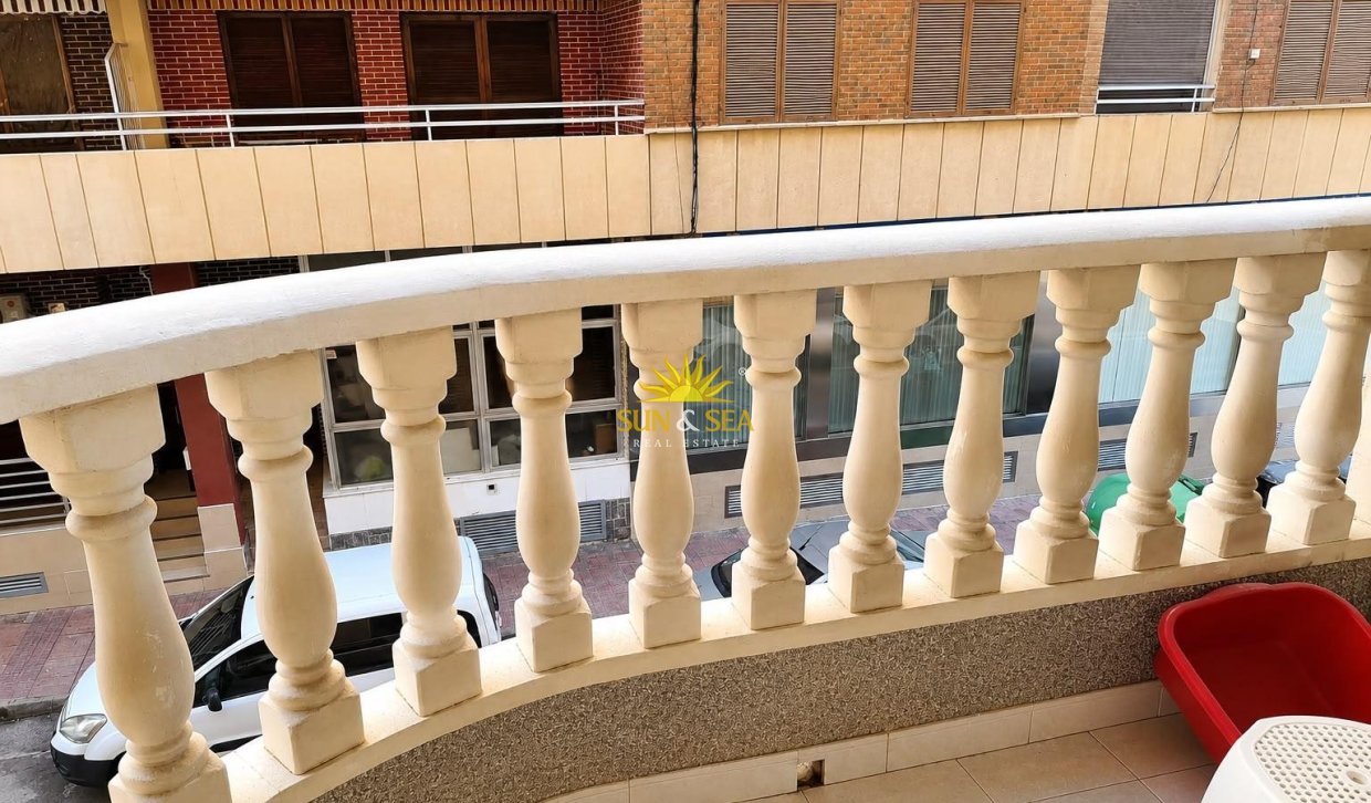 Resale - Apartment - Torrevieja - Acequion