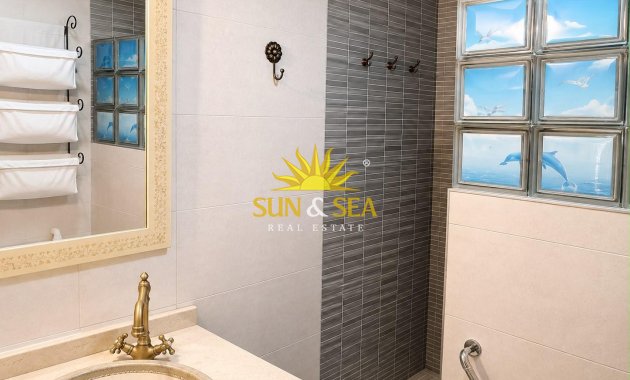 Resale - Apartment - Torrevieja - Acequion