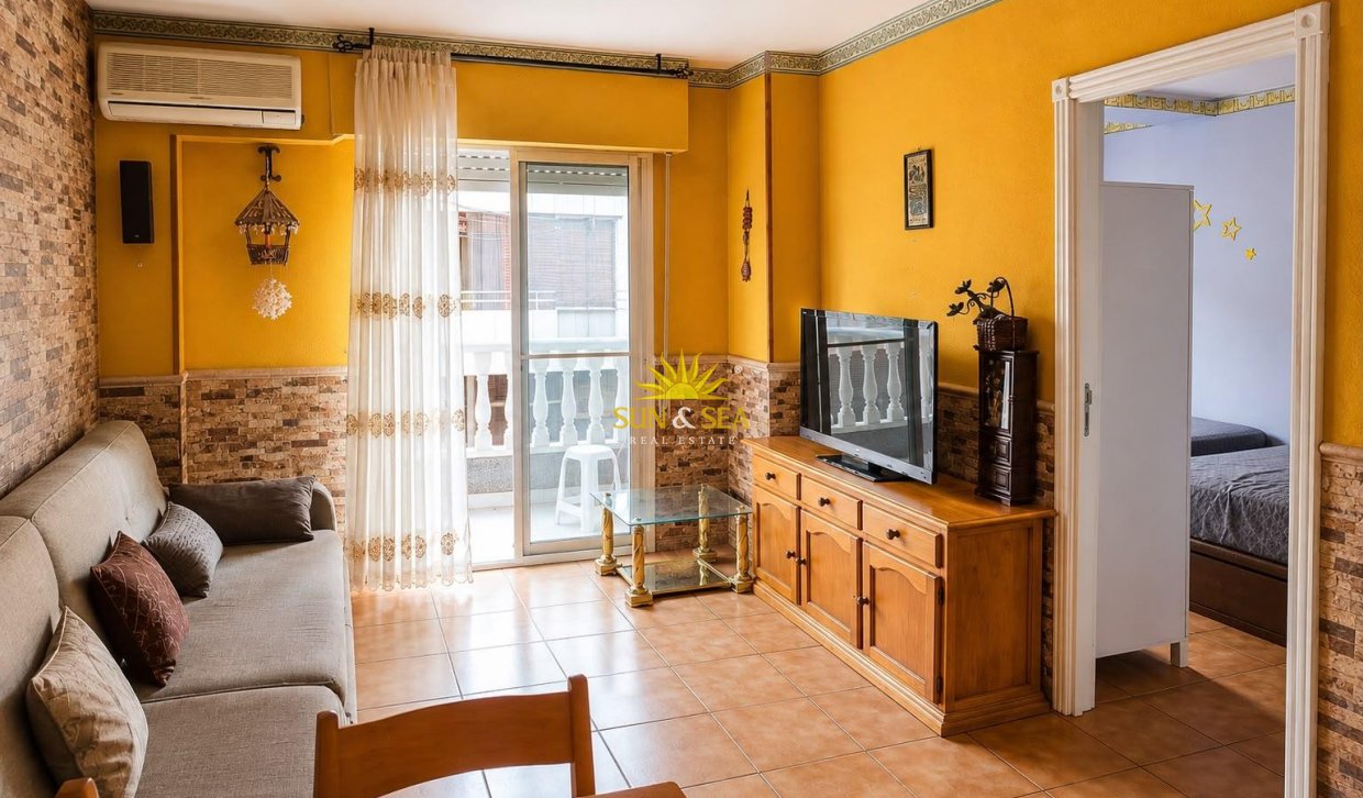 Resale - Apartment - Torrevieja - Acequion