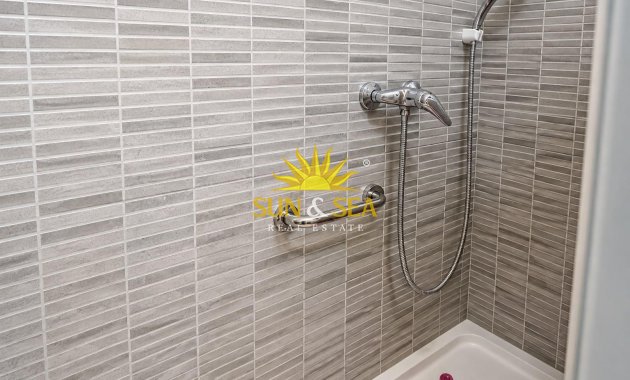 Resale - Apartment - Torrevieja - Acequion