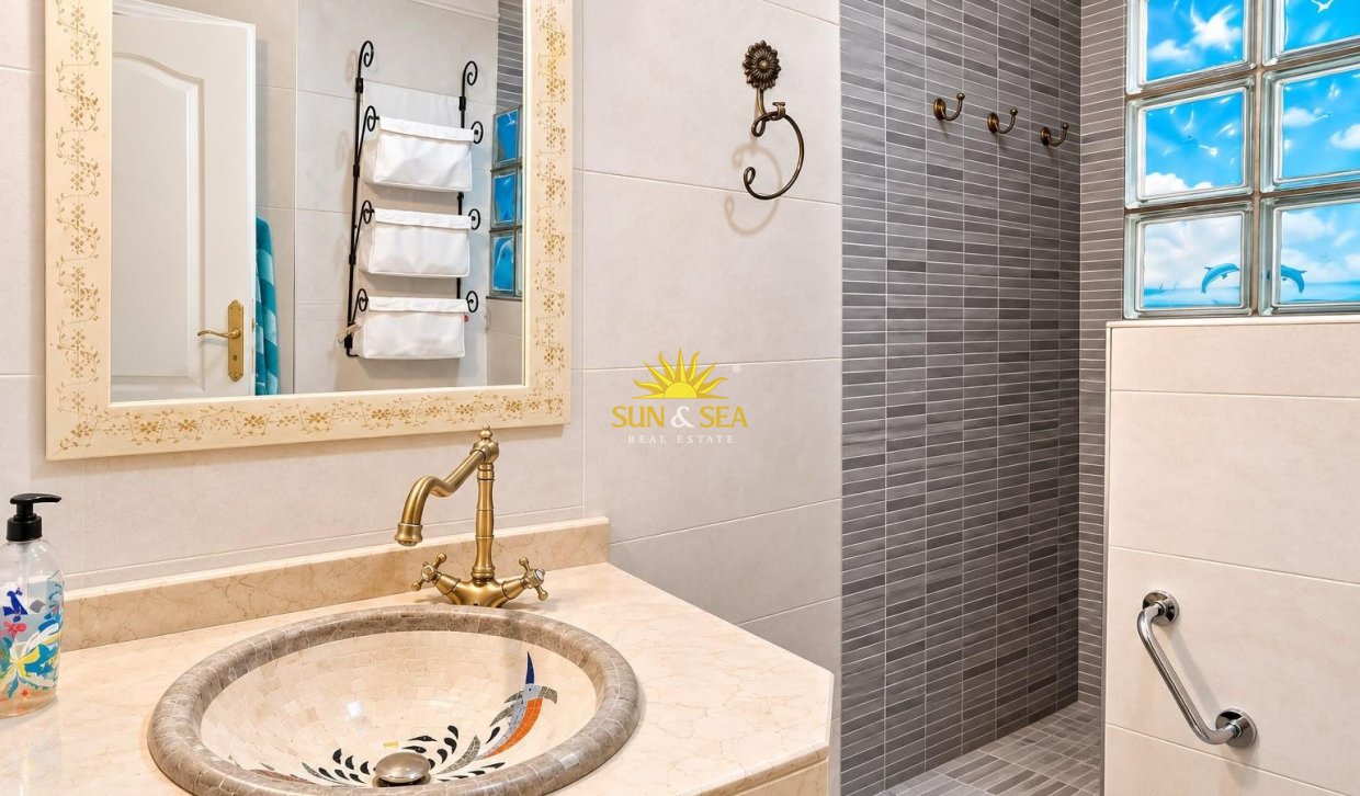 Resale - Apartment - Torrevieja - Acequion