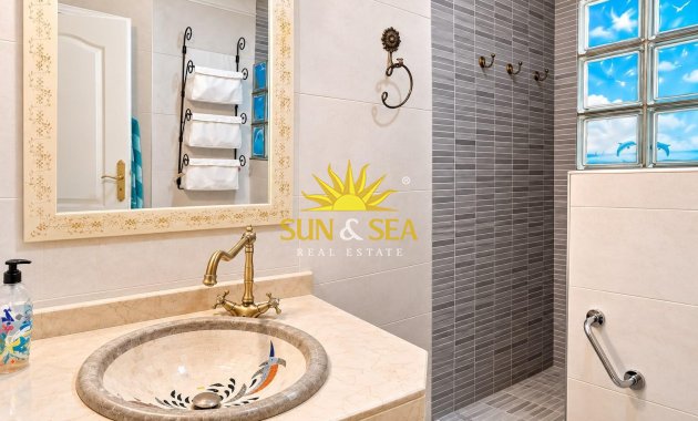Resale - Apartment - Torrevieja - Acequion