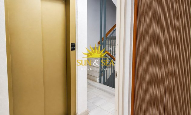 Resale - Apartment - Torrevieja - Acequion