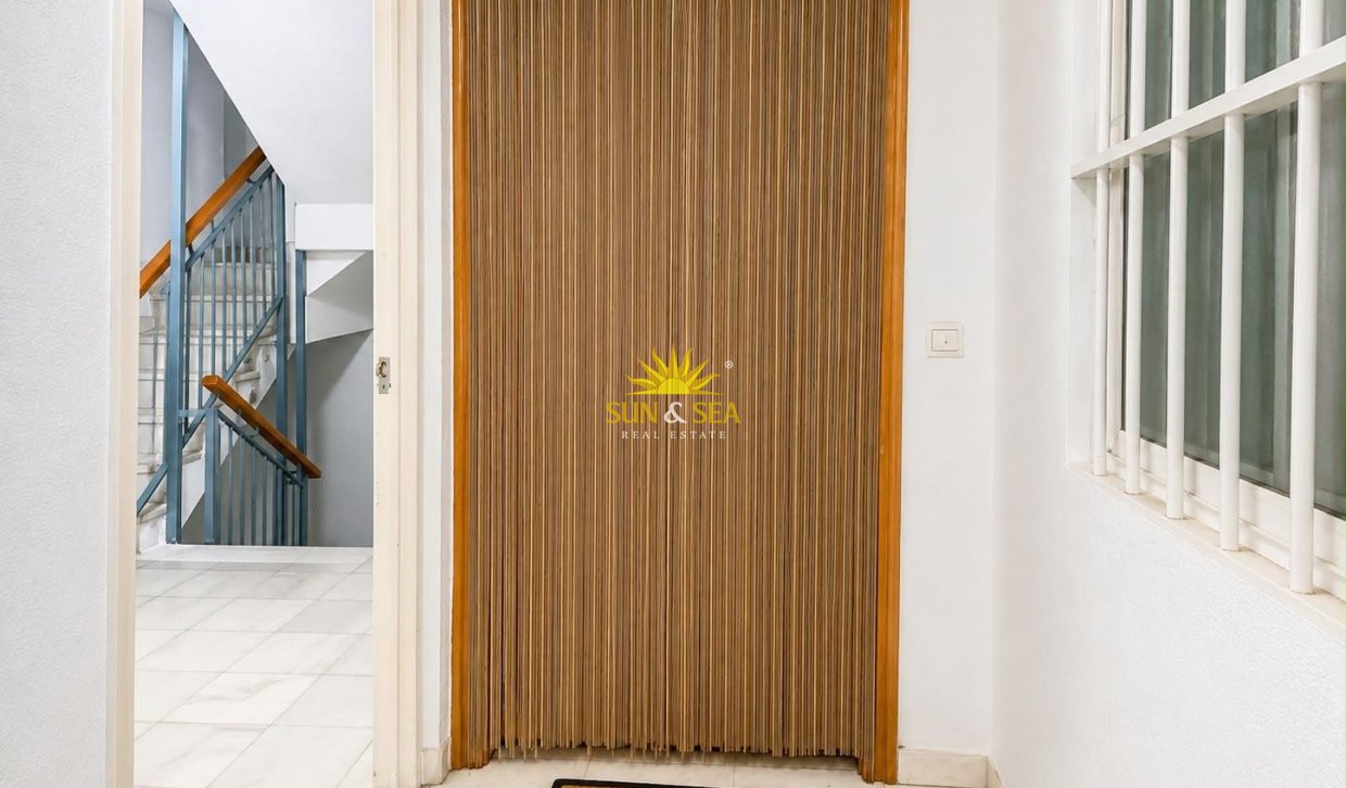 Resale - Apartment - Torrevieja - Acequion