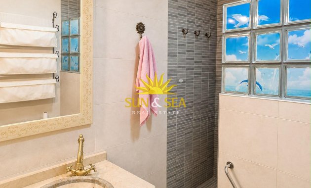 Resale - Apartment - Torrevieja - Acequion