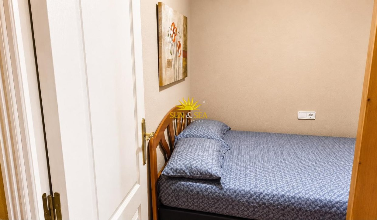 Resale - Apartment - Torrevieja - Acequion