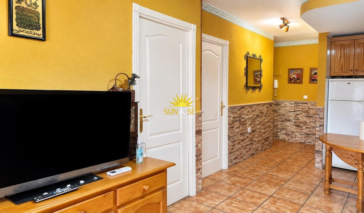 Resale - Apartment - Torrevieja - Acequion