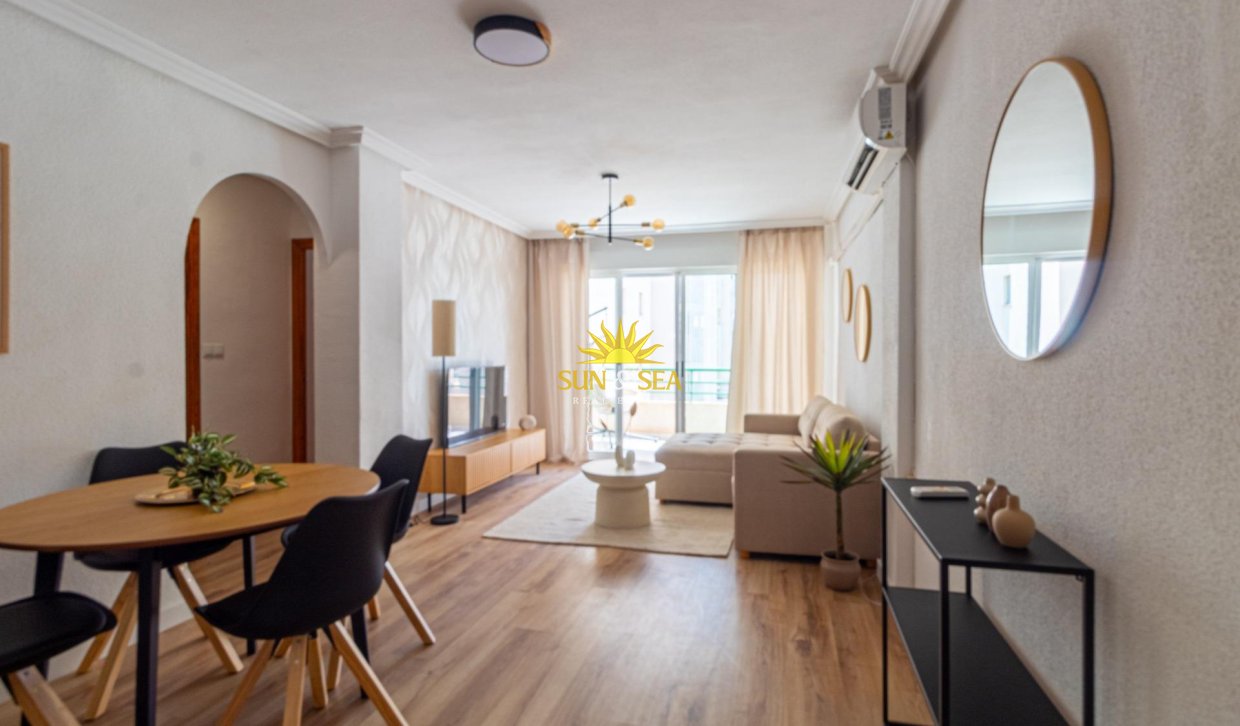Resale - Apartment - Torrevieja - La Mata pueblo