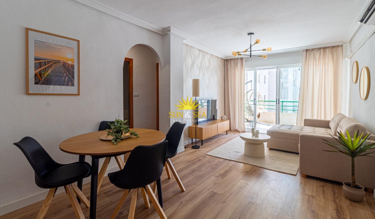 Resale - Apartment - Torrevieja - La Mata pueblo
