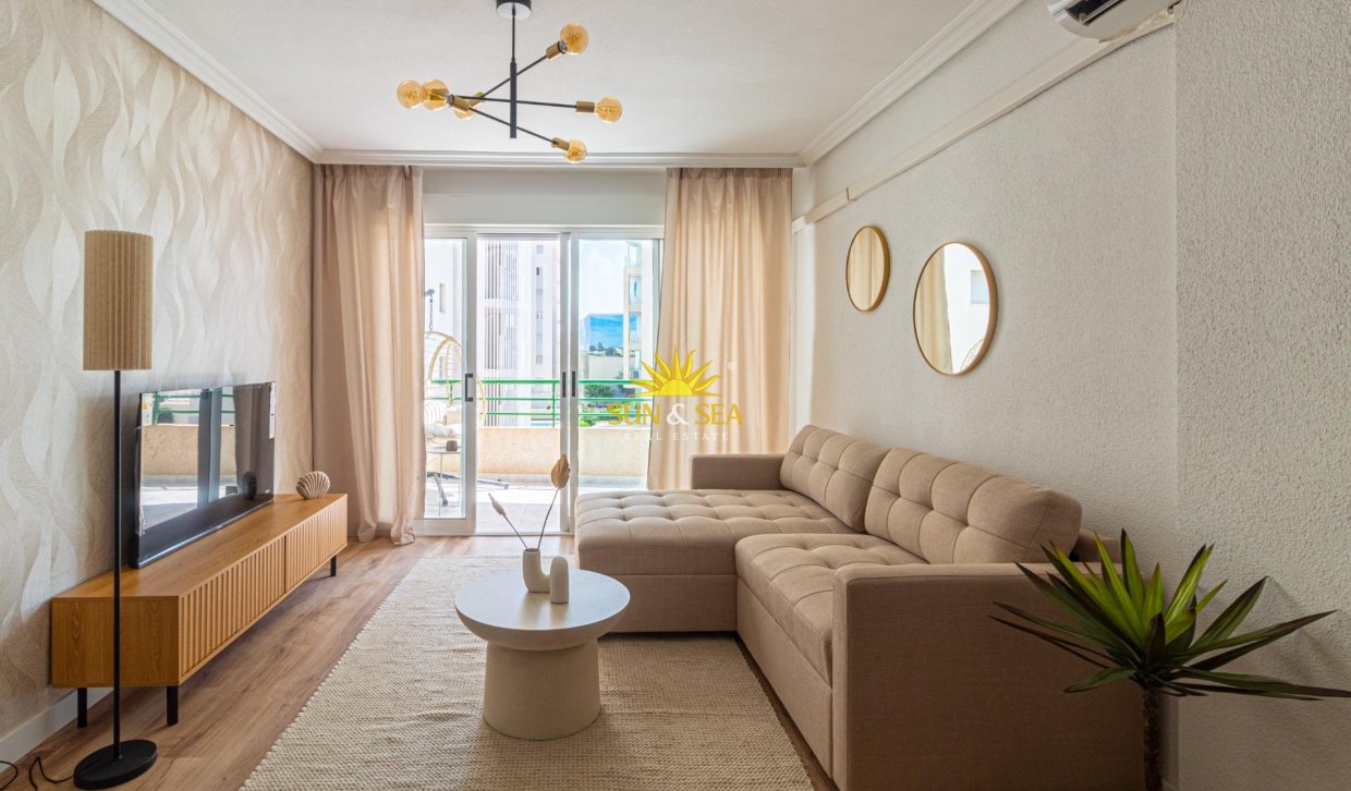 Resale - Apartment - Torrevieja - La Mata pueblo
