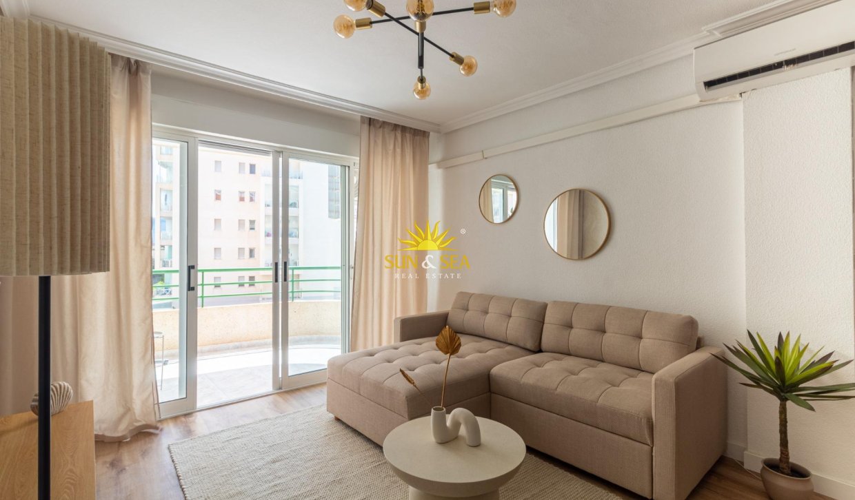 Resale - Apartment - Torrevieja - La Mata pueblo