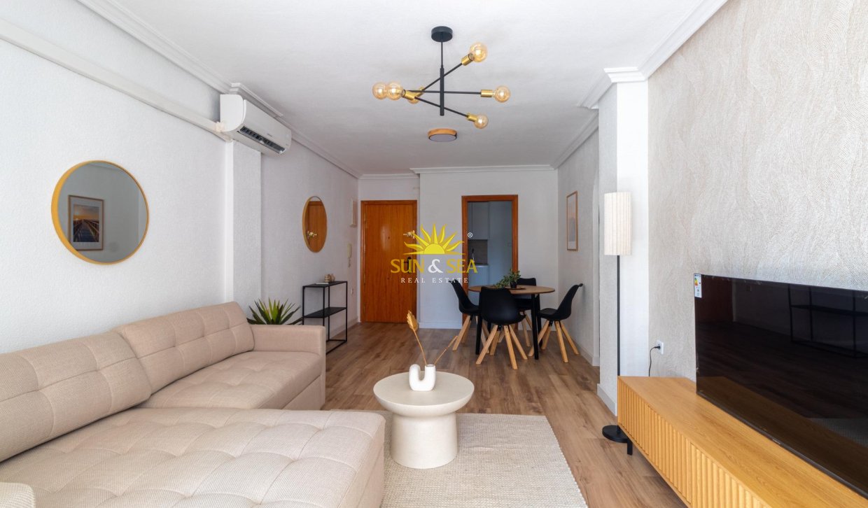 Resale - Apartment - Torrevieja - La Mata pueblo