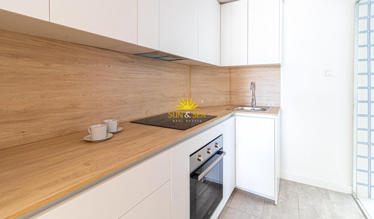 Resale - Apartment - Torrevieja - La Mata pueblo