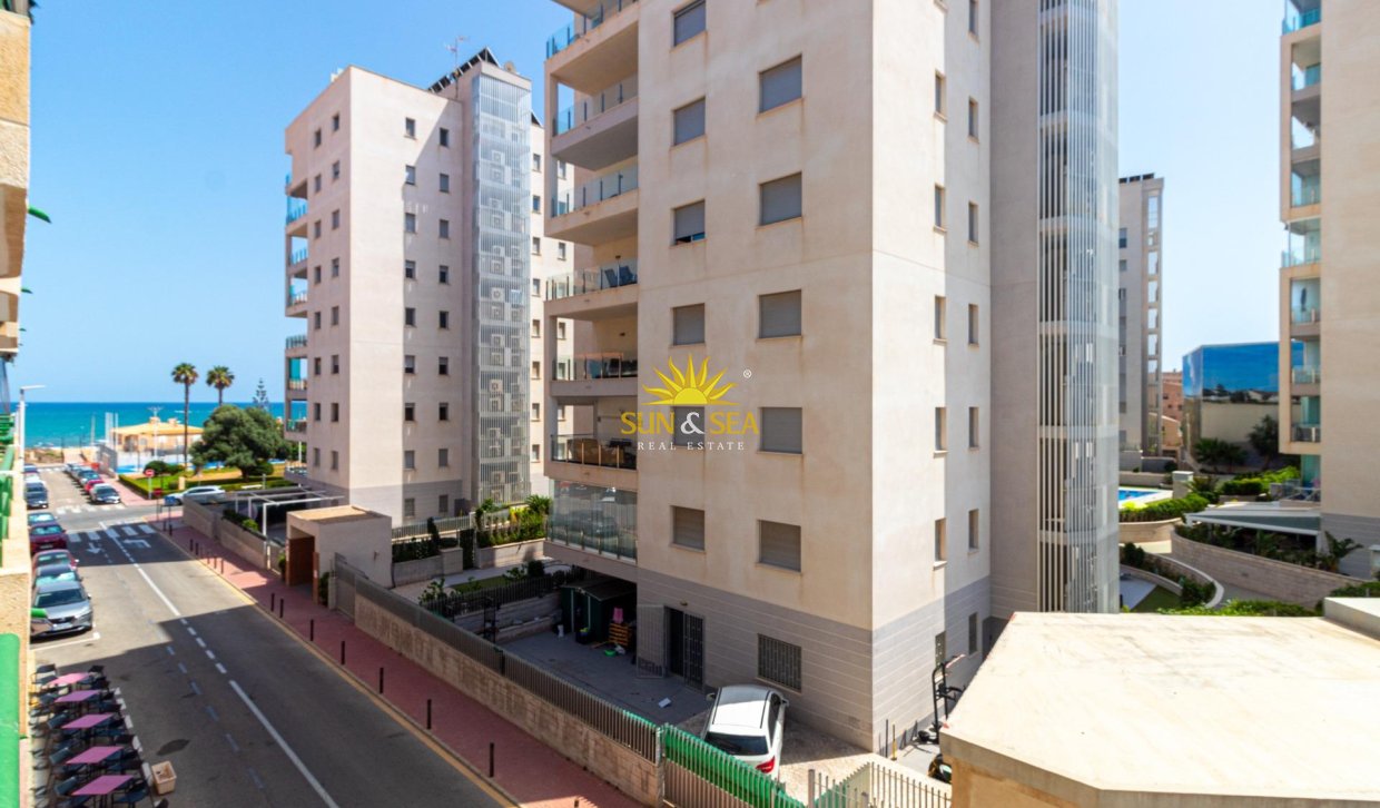 Resale - Apartment - Torrevieja - La Mata pueblo