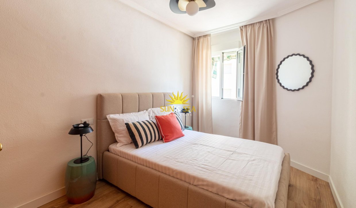 Resale - Apartment - Torrevieja - La Mata pueblo