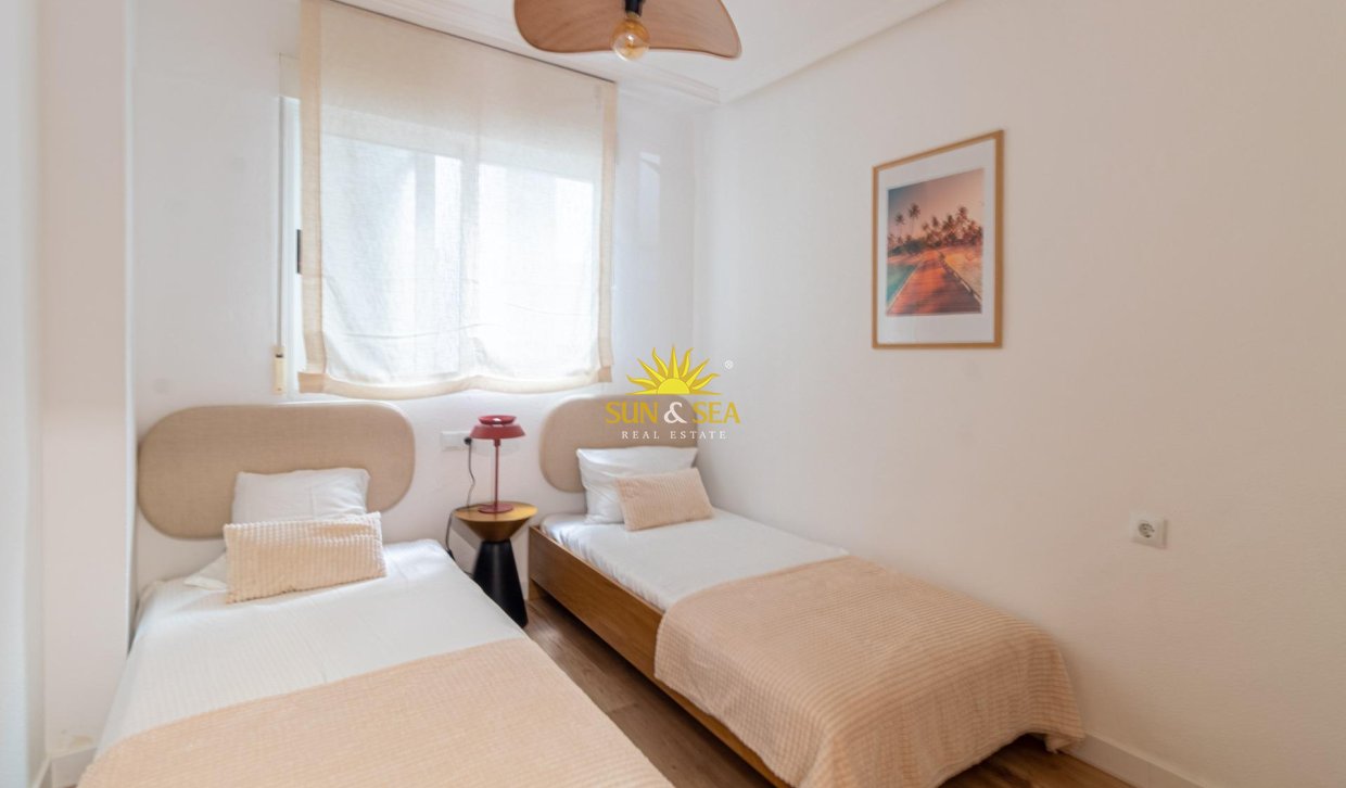 Resale - Apartment - Torrevieja - La Mata pueblo