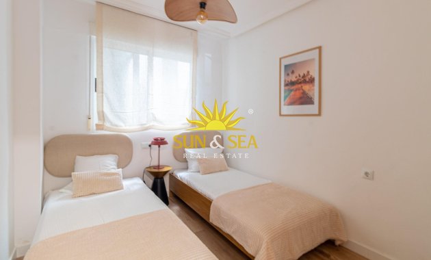 Resale - Apartment - Torrevieja - La Mata pueblo